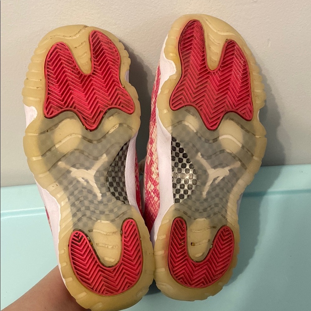 Jordan 11 Retro Low Pink Snakeskin Women’s size 8 - Picture 4 of 5